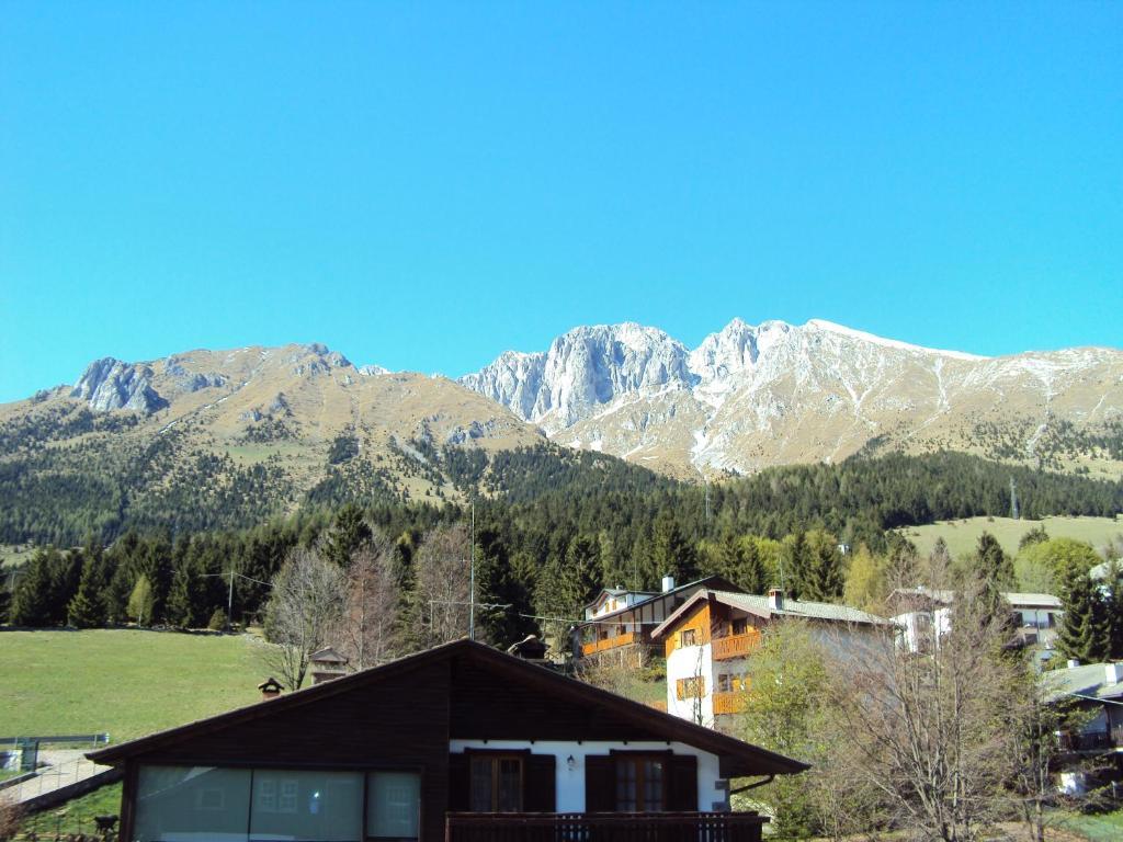 קסטיונה דלה פרסולאנה Hotel Des Alpes חדר תמונה