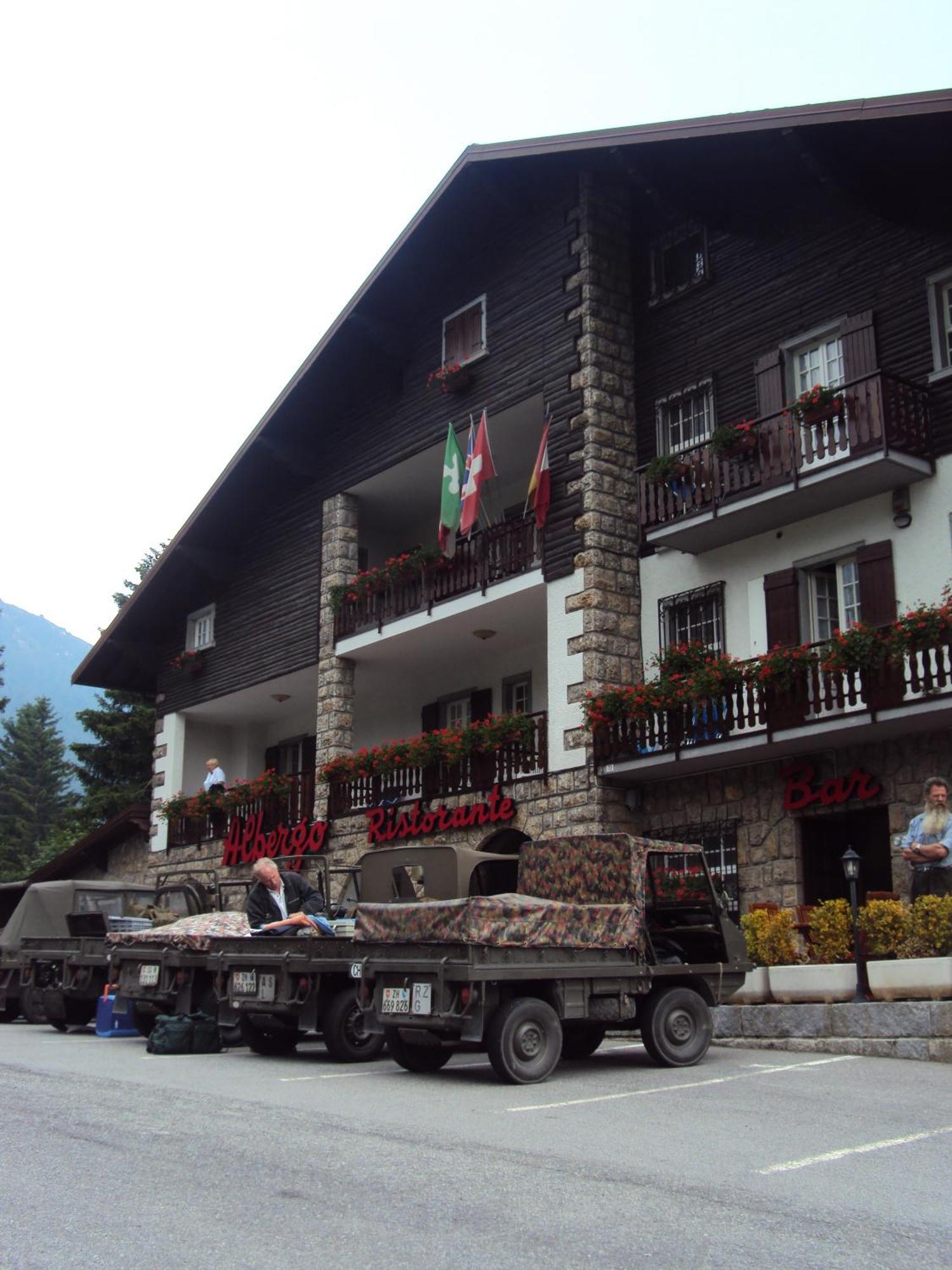 קסטיונה דלה פרסולאנה Hotel Des Alpes מראה חיצוני תמונה