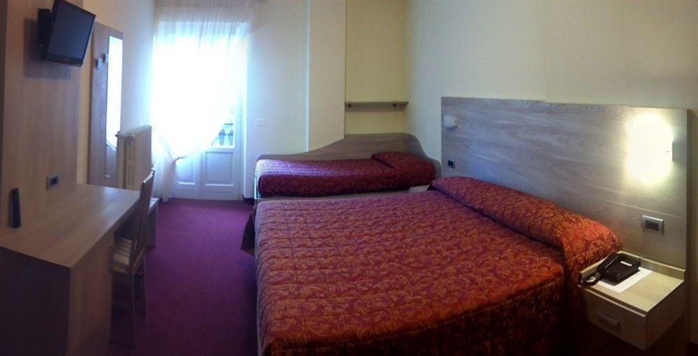 קסטיונה דלה פרסולאנה Hotel Des Alpes מראה חיצוני תמונה