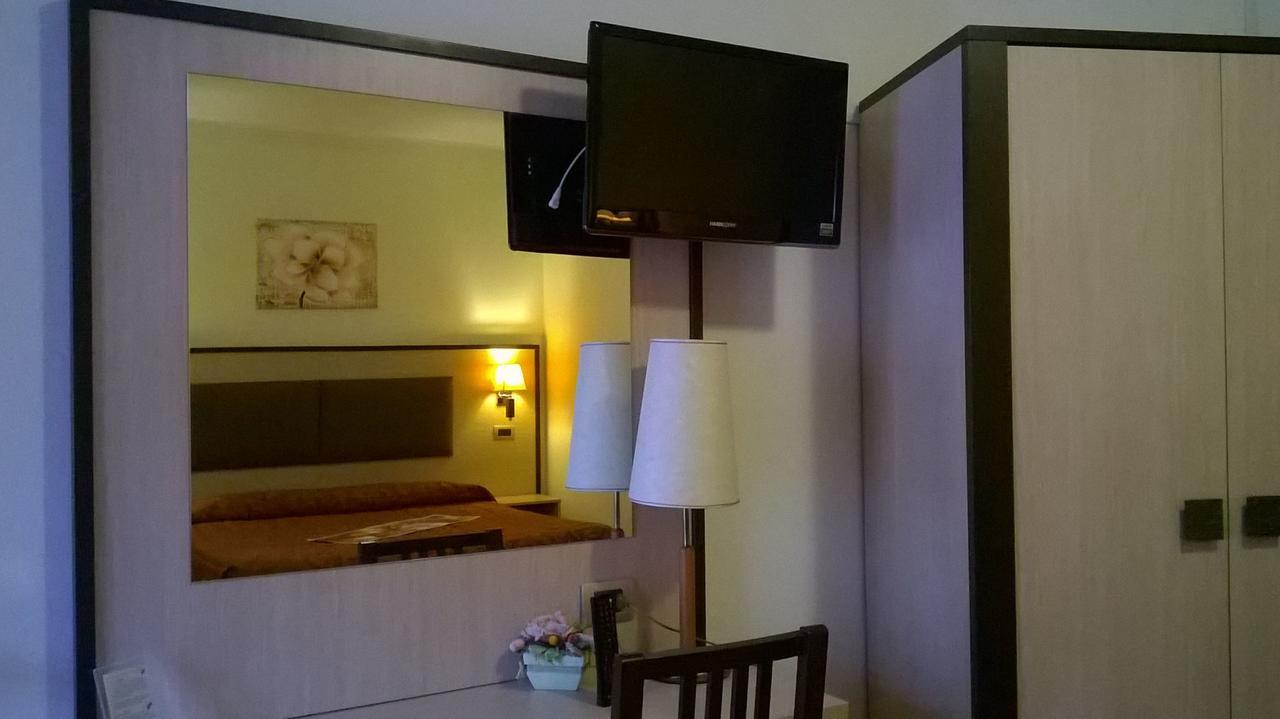 קסטיונה דלה פרסולאנה Hotel Des Alpes מראה חיצוני תמונה