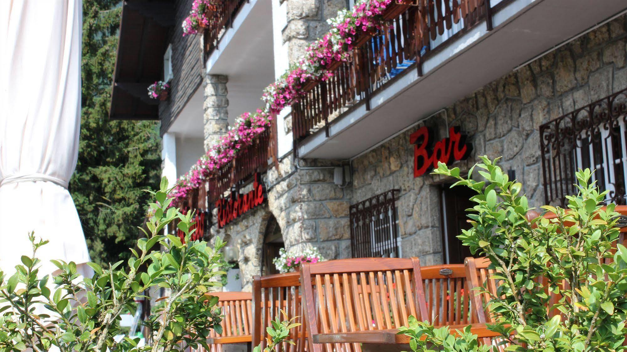 קסטיונה דלה פרסולאנה Hotel Des Alpes מראה חיצוני תמונה