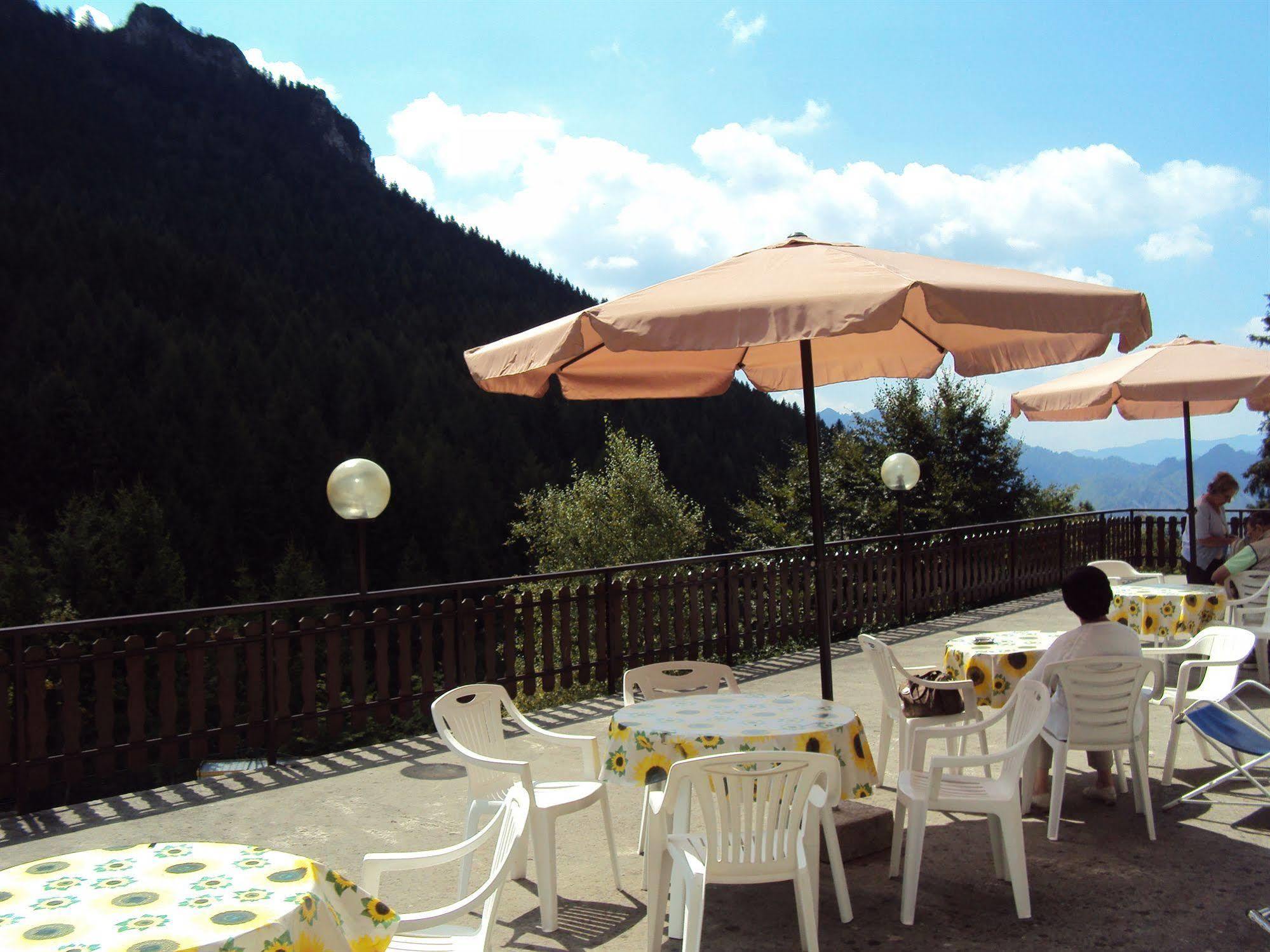קסטיונה דלה פרסולאנה Hotel Des Alpes מראה חיצוני תמונה