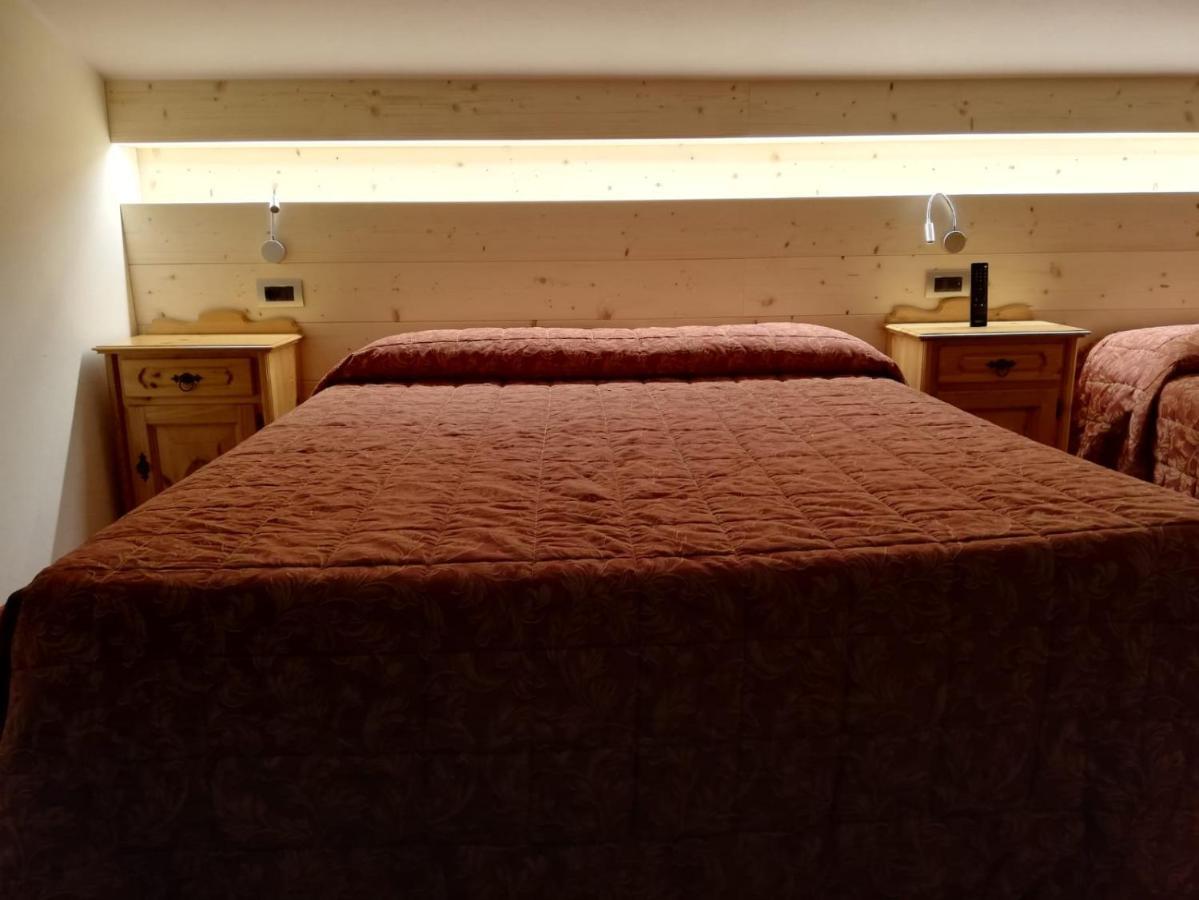 קסטיונה דלה פרסולאנה Hotel Des Alpes מראה חיצוני תמונה