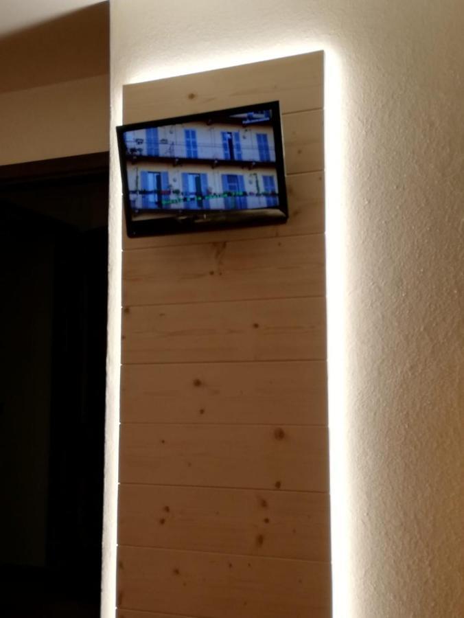 קסטיונה דלה פרסולאנה Hotel Des Alpes מראה חיצוני תמונה